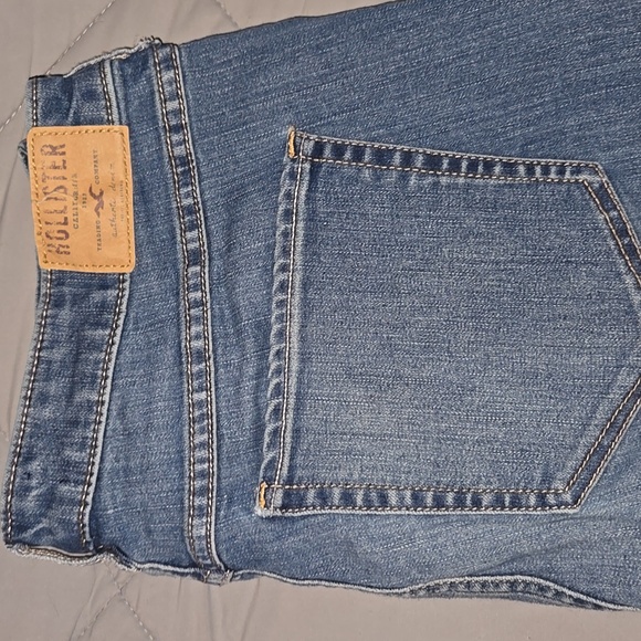 Hollister Blue Denim Jeans with Quilted Pockets - Picture 3 of 5